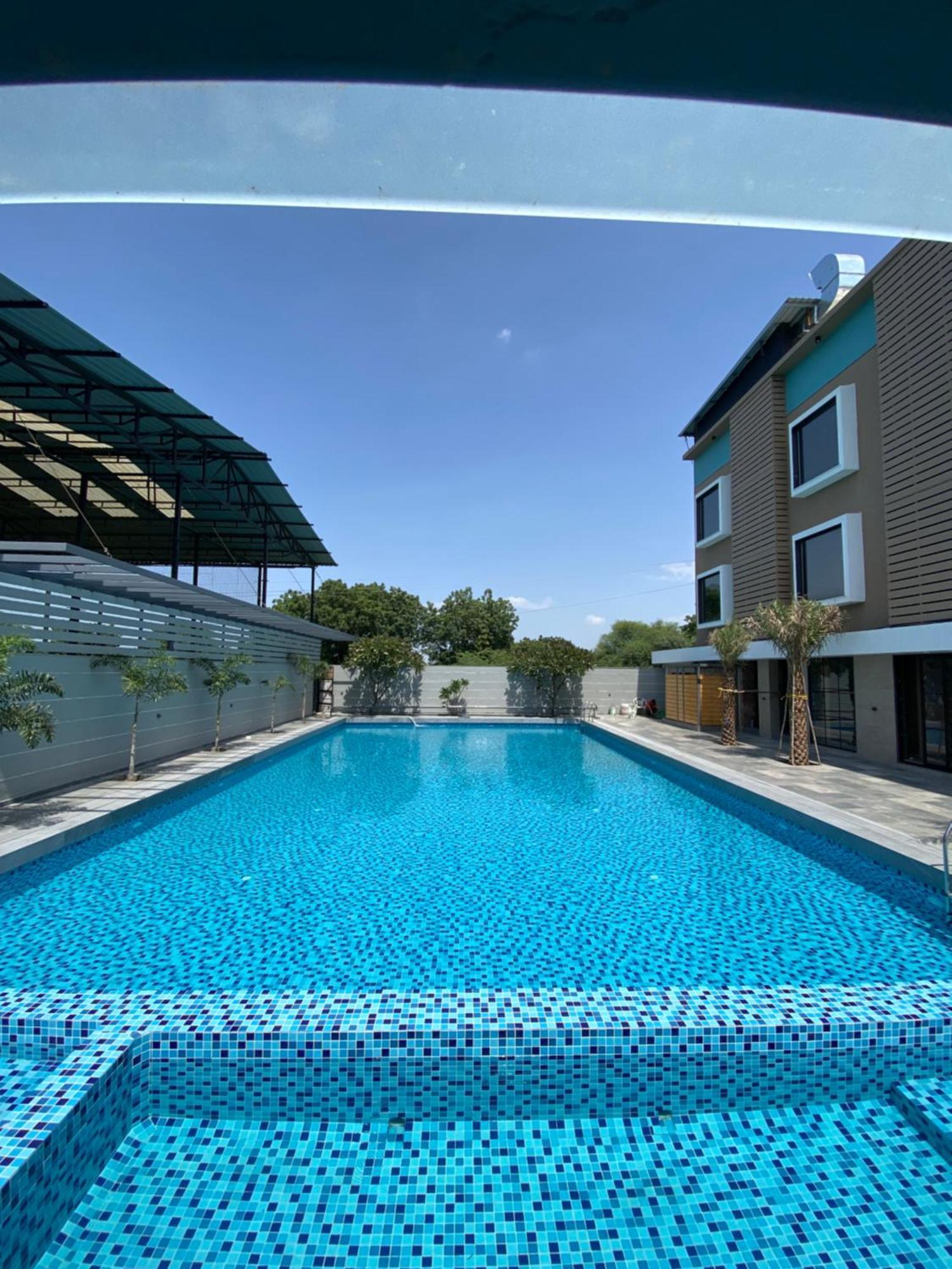 The Pavilion Park Resort Malegaon ภายนอก รูปภาพ